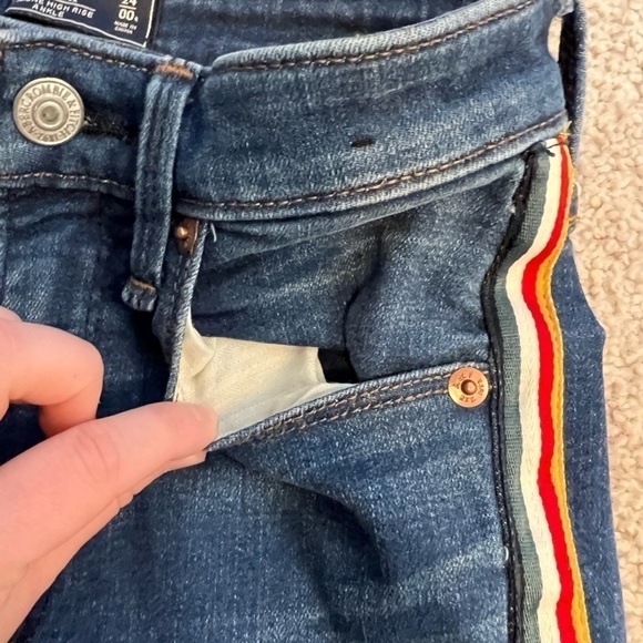 Abercrombie & Fitch Women’s “Simone High Rise” Striped Jeans Size 00 - Picture 6 of 11